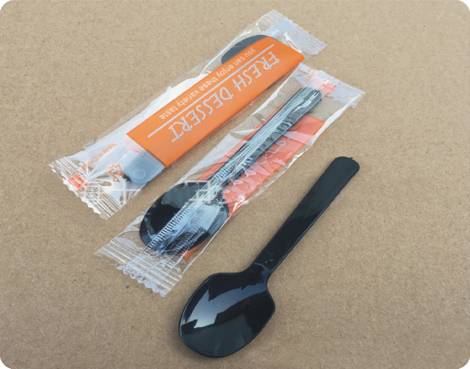 塑料勺子一次性餐具-一次性用品包装机案例